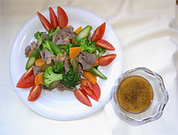 牛肉と野菜のサラダ