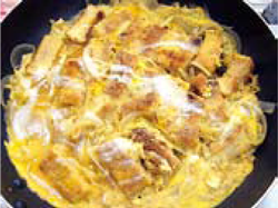 やわらかでヘルシー！“こうや豆腐のカツ重風”