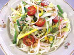 季節の野菜たっぷりの簡単! で作る「サラダうどん」♪